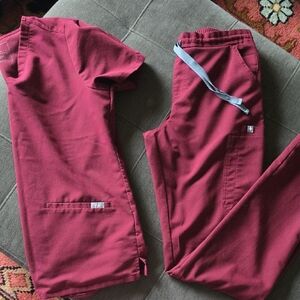 Figs Maroon Srub Set